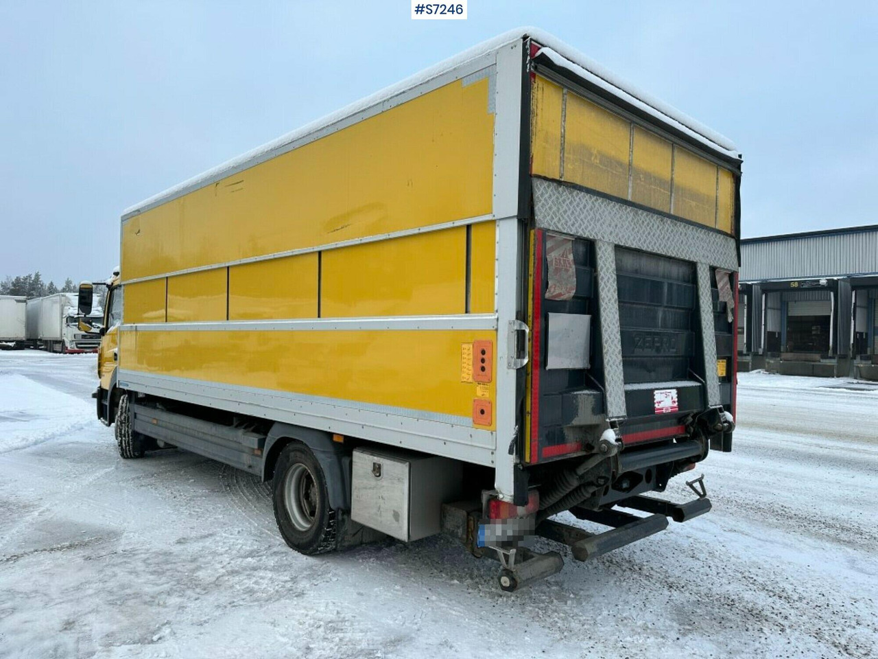 Box truck Mercedes Benz Atego 1523 with high and sinkable roof - Skříňový nákladní auto: obrázek 4 Box truck Mercedes Benz Atego 1523 with high and sinkable roof - Skříňový nákladní auto: obrázek 4