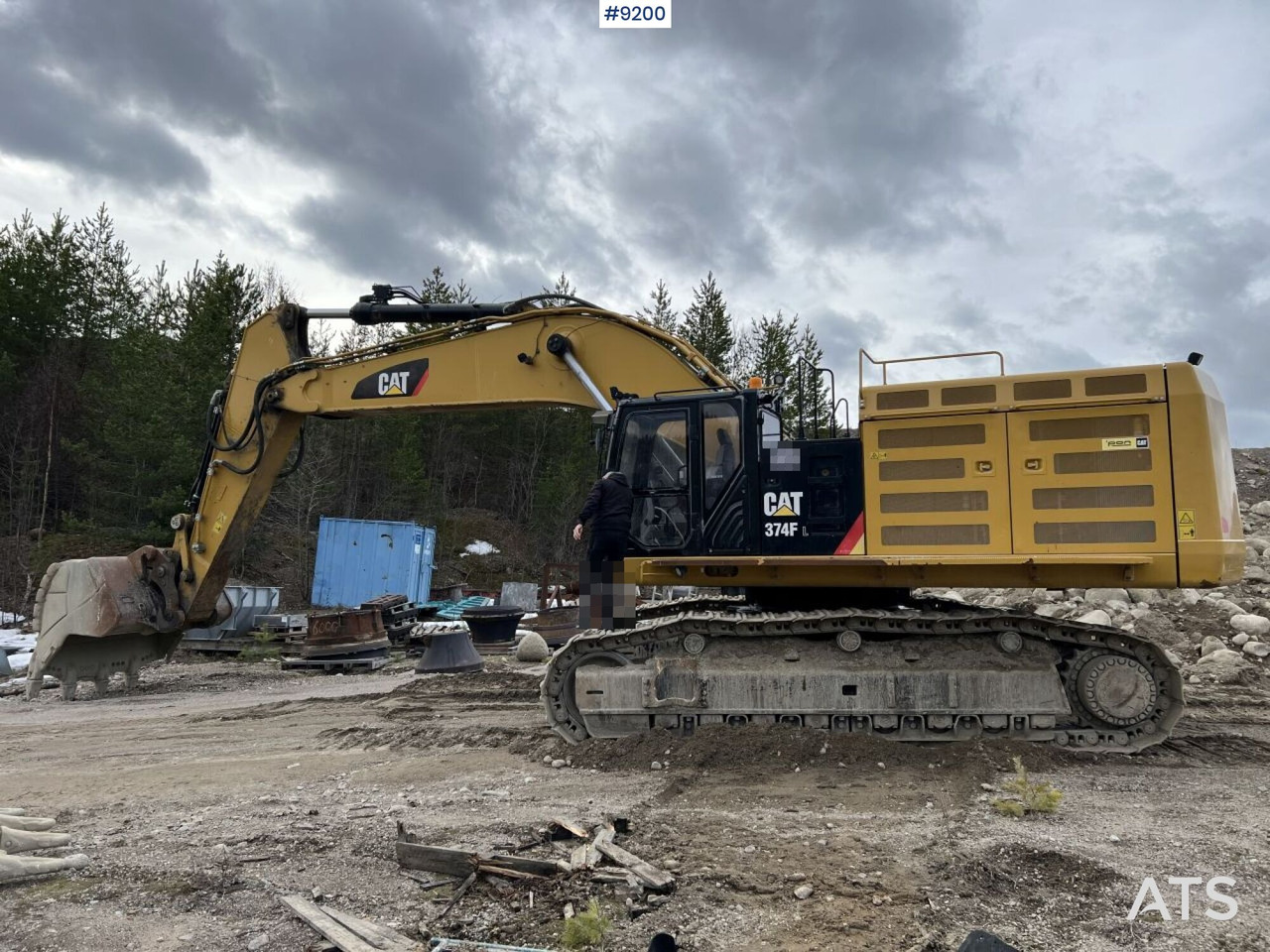 CAT 374 FL crawler excavator with bucket (VIDEO) - Rýpadlo: obrázek 1 CAT 374 FL crawler excavator with bucket (VIDEO) - Rýpadlo: obrázek 1