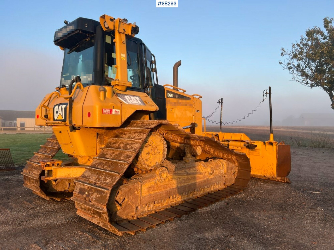CAT CRAWLER DOZER D6N LGP with Icon gps80 Leica digging system (SEE VIDEO) - Buldozer: obrázek 2 CAT CRAWLER DOZER D6N LGP with Icon gps80 Leica digging system (SEE VIDEO) - Buldozer: obrázek 2