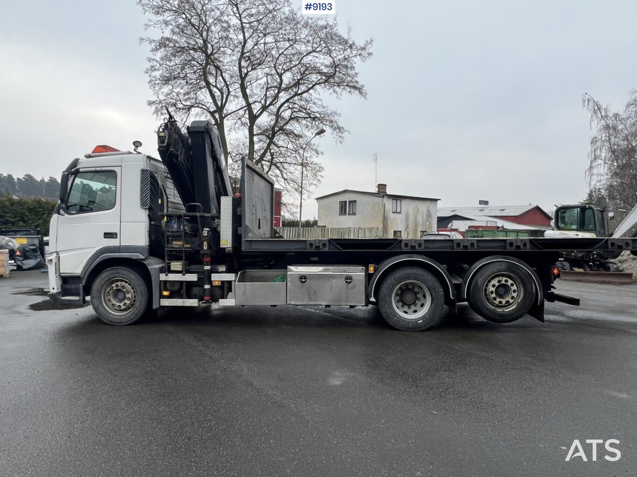 Crane truck VOLVO FM 6*2 with Flatbed and Gravel flatbed (See Video) - Auto s hydraulickou rukou: obrázek 2 Crane truck VOLVO FM 6*2 with Flatbed and Gravel flatbed (See Video) - Auto s hydraulickou rukou: obrázek 2