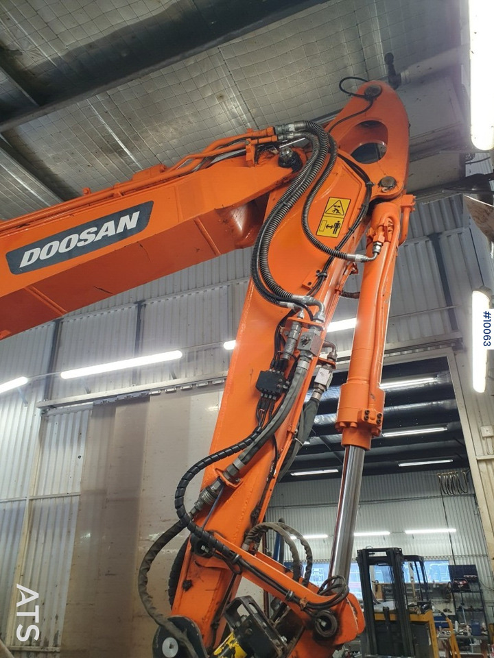 Doosan DX85R-3 Crawler Excavator with tiltrotator and attachments leasing Doosan DX85R-3 Crawler Excavator with tiltrotator and attachments: obrázek 8 Doosan DX85R-3 Crawler Excavator with tiltrotator and attachments leasing Doosan DX85R-3 Crawler Excavator with tiltrotator and attachments: obrázek 8
