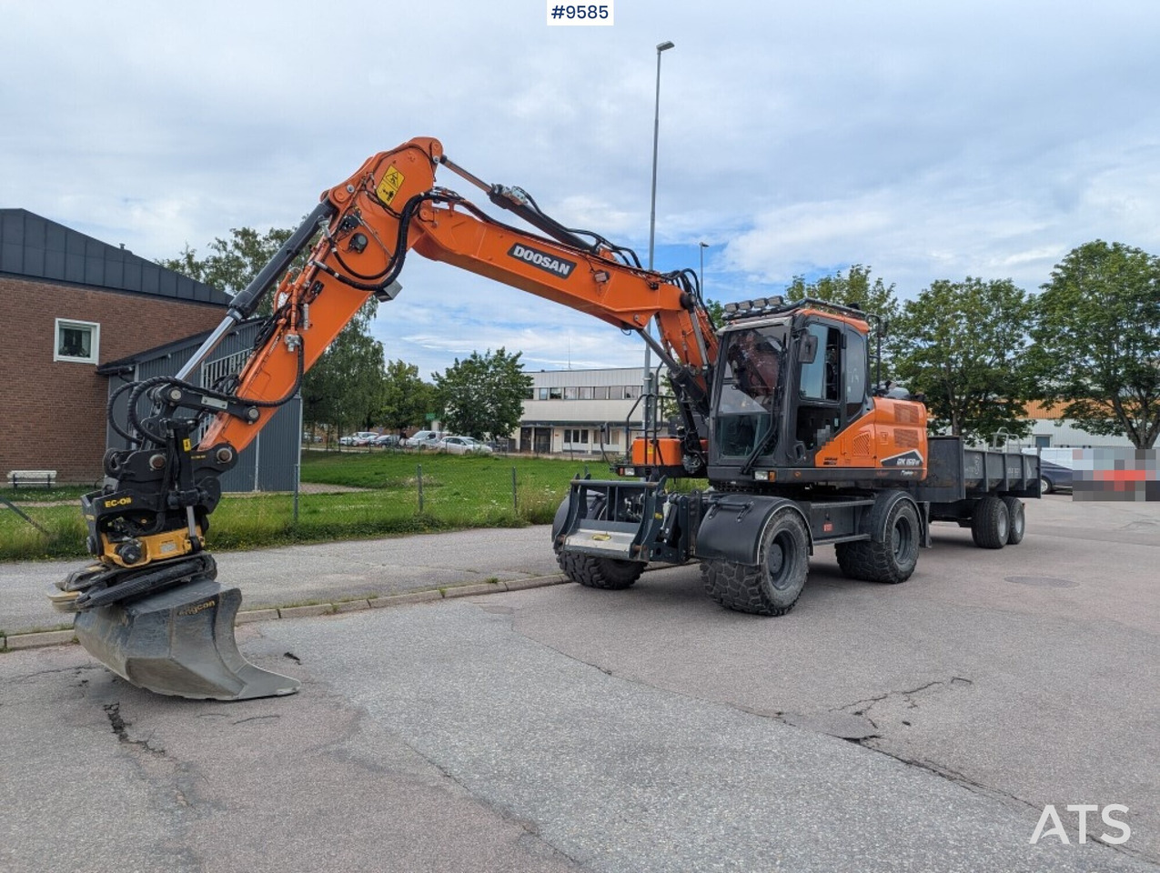 Excavator Doosan DX160W-7 with tipper (SEE VIDEO) - Kolesové rýpadlo: obrázek 1 Excavator Doosan DX160W-7 with tipper (SEE VIDEO) - Kolesové rýpadlo: obrázek 1