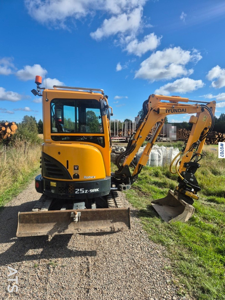 Hyundai 25Z-9AK mini excavator with tiltrotator and attachments - Mini rýpadlo: obrázek 3 Hyundai 25Z-9AK mini excavator with tiltrotator and attachments - Mini rýpadlo: obrázek 3