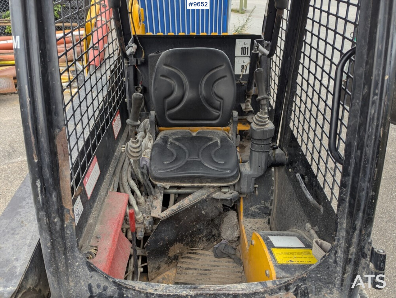 JCB Robot 160 tool carrier with grading bucket - Kloubový nakladač: obrázek 5 JCB Robot 160 tool carrier with grading bucket - Kloubový nakladač: obrázek 5