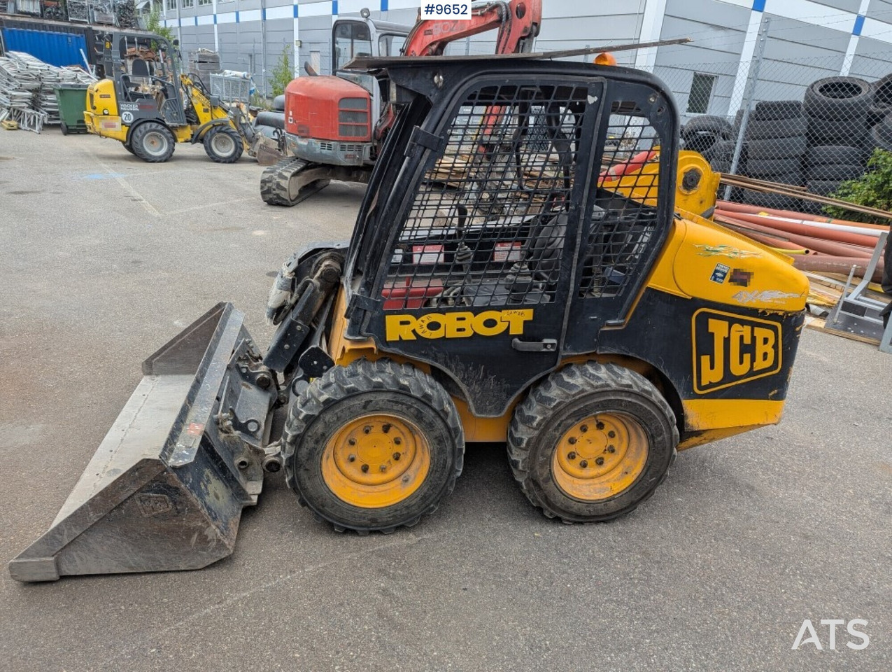 JCB Robot 160 tool carrier with grading bucket - Kloubový nakladač: obrázek 1 JCB Robot 160 tool carrier with grading bucket - Kloubový nakladač: obrázek 1