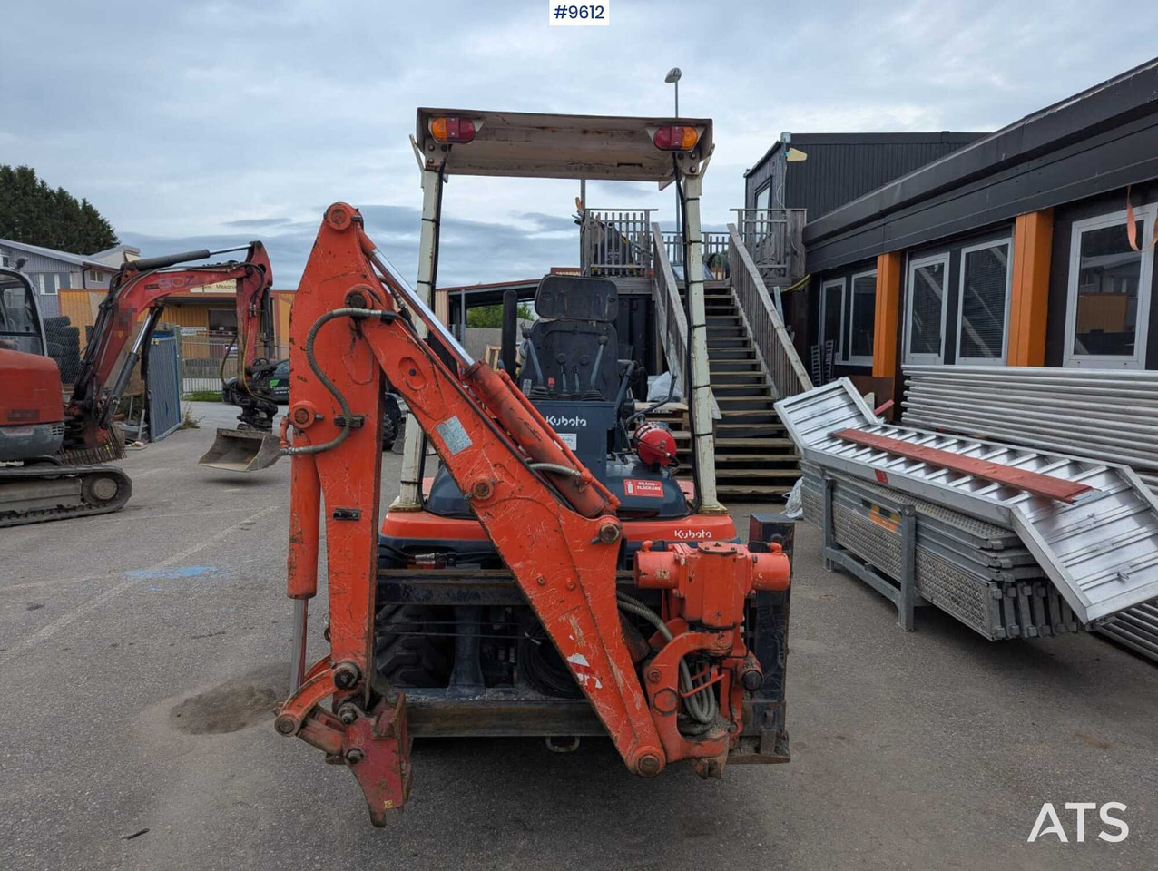 Rýpadlo-nakladač Kubota backhoe loader: obrázek 9
