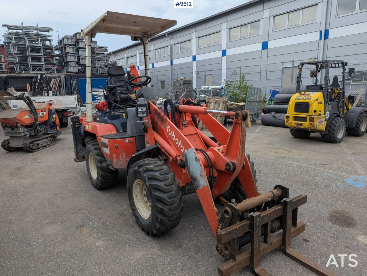 Kubota backhoe loader - Rýpadlo-nakladač: obrázek 2 Kubota backhoe loader - Rýpadlo-nakladač: obrázek 2