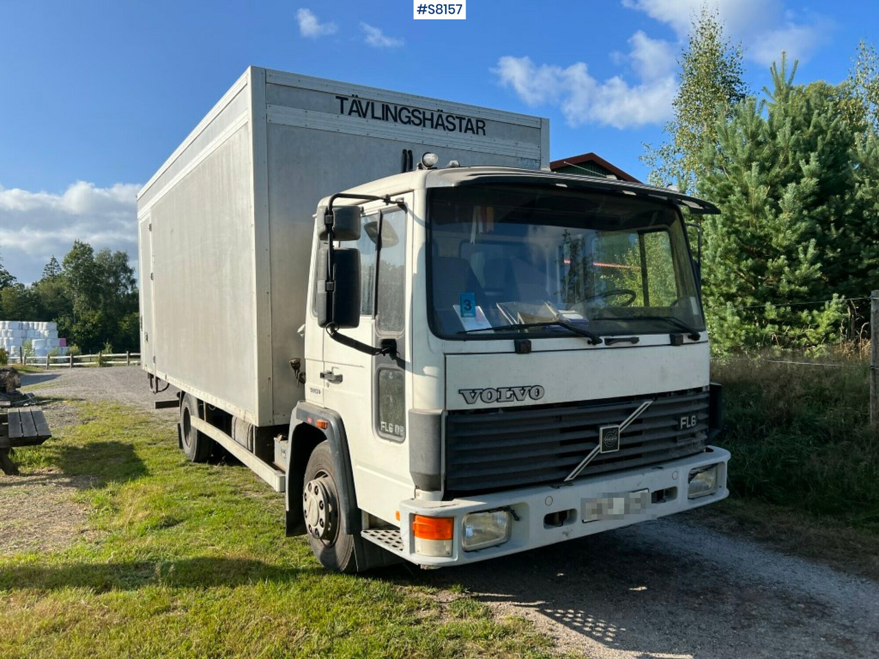 Rebuild boxtruck Volvo FL 608 to a horsetruck - SEE VIDEO - Auto na přepravu koní: obrázek 1 Rebuild boxtruck Volvo FL 608 to a horsetruck - SEE VIDEO - Auto na přepravu koní: obrázek 1