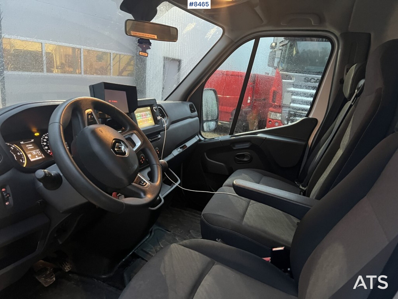 Interior photo 2: Dodávka skřín Renault master with tail lift