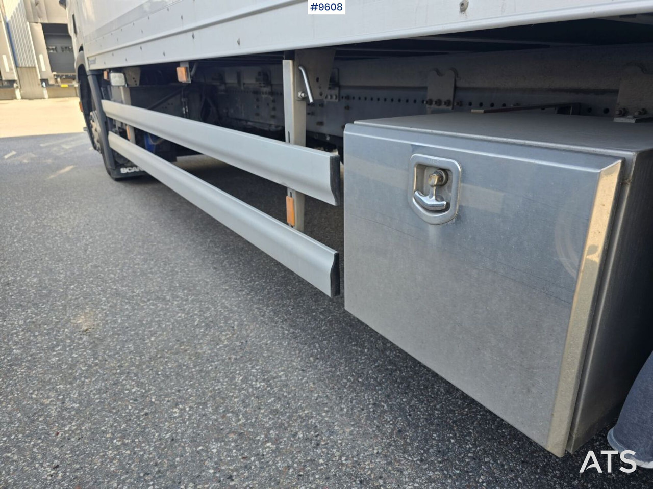 Skříňový nákladní auto Scania P250 Liftable and lowerable body: obrázek 9