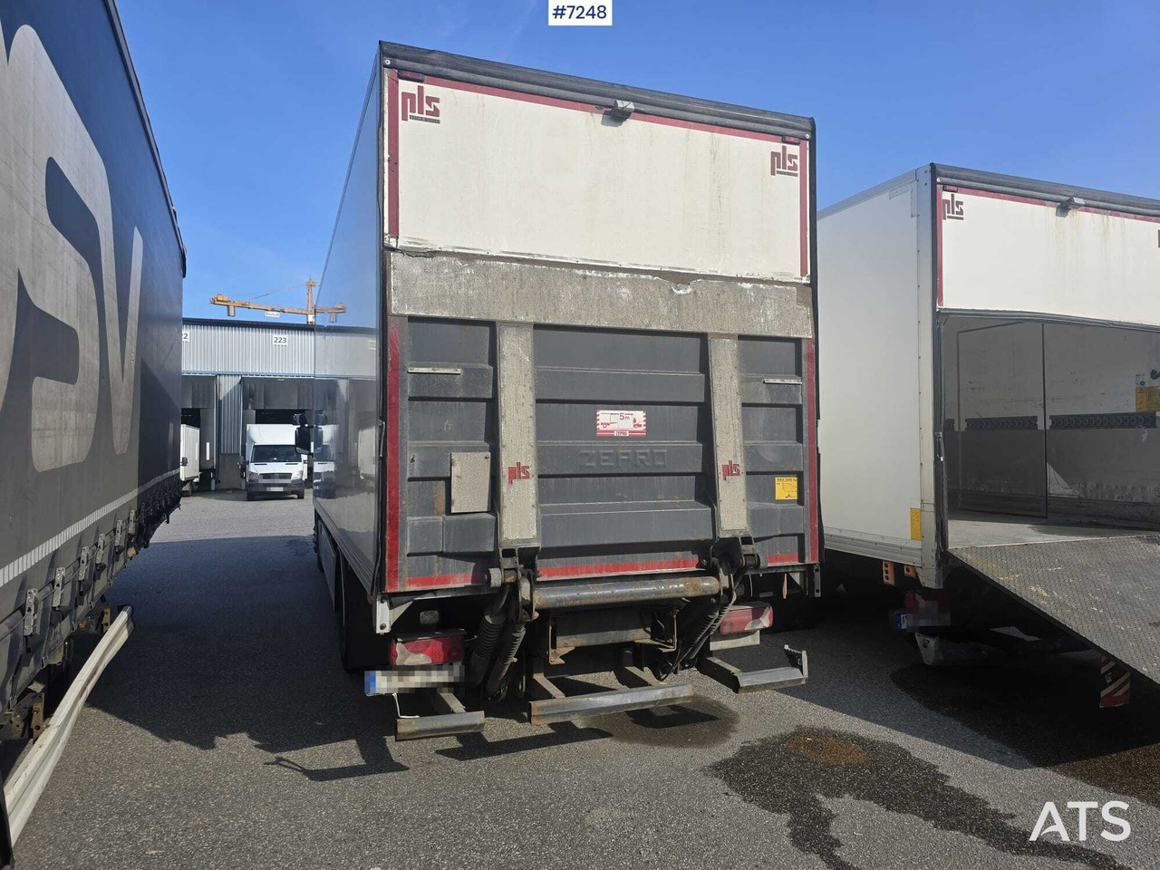 Scania P320 Box truck with tail lift - Skříňový nákladní auto: obrázek 3 Scania P320 Box truck with tail lift - Skříňový nákladní auto: obrázek 3