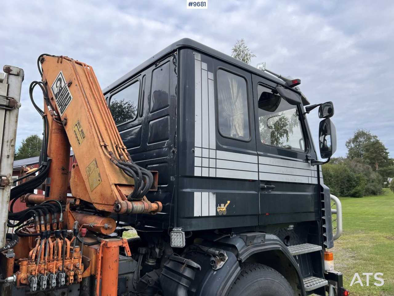 Scania R93 HL 6X2 with Hiab crane and plow mount - Nákladní automobil valníkový/ Plošinový, Auto s hydraulickou rukou: obrázek 4 Scania R93 HL 6X2 with Hiab crane and plow mount - Nákladní automobil valníkový/ Plošinový, Auto s hydraulickou rukou: obrázek 4