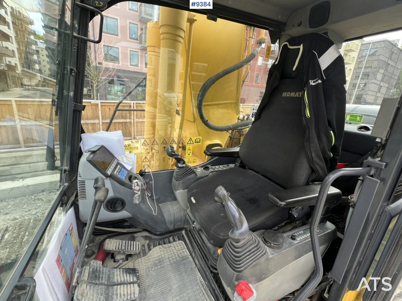 Tracked excavator Komatsu PC210LC (VIDEO) - Pásové rýpadlo: obrázek 5 Tracked excavator Komatsu PC210LC (VIDEO) - Pásové rýpadlo: obrázek 5