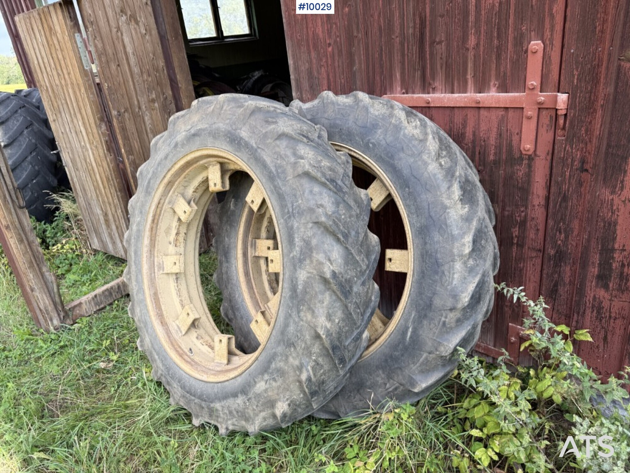 Traktordäck med ringar Goodyear 13.6-38 (4,500:- ex moms) - Kompletní kolo pro Traktor: obrázek 1 Traktordäck med ringar Goodyear 13.6-38 (4,500:- ex moms) - Kompletní kolo pro Traktor: obrázek 1