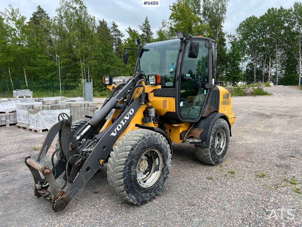 Volvo L25 B with tools (VIDEO) - Kolový nakladač: obrázek 1 Volvo L25 B with tools (VIDEO) - Kolový nakladač: obrázek 1