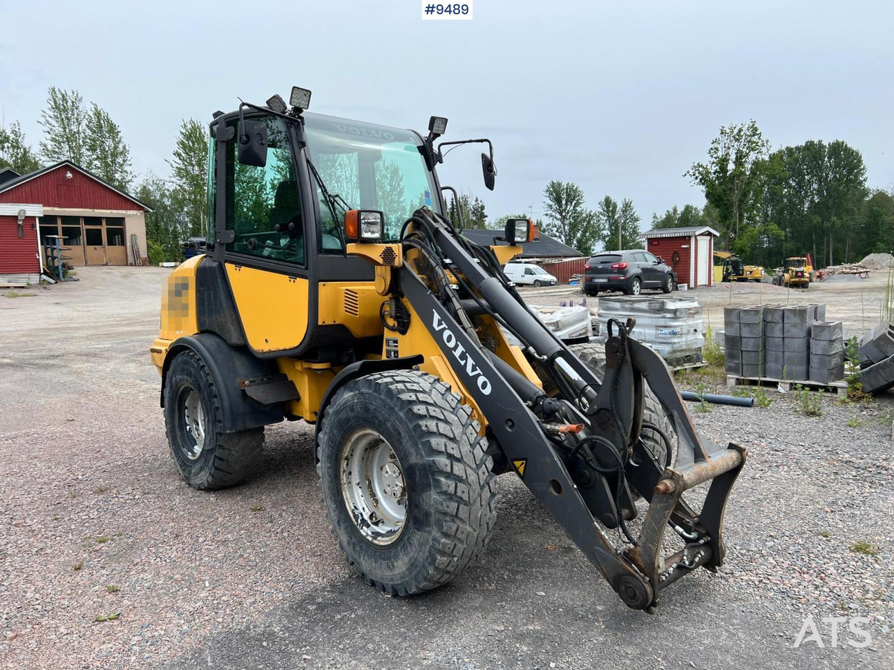 Volvo L25 B with tools (VIDEO) - Kolový nakladač: obrázek 2 Volvo L25 B with tools (VIDEO) - Kolový nakladač: obrázek 2