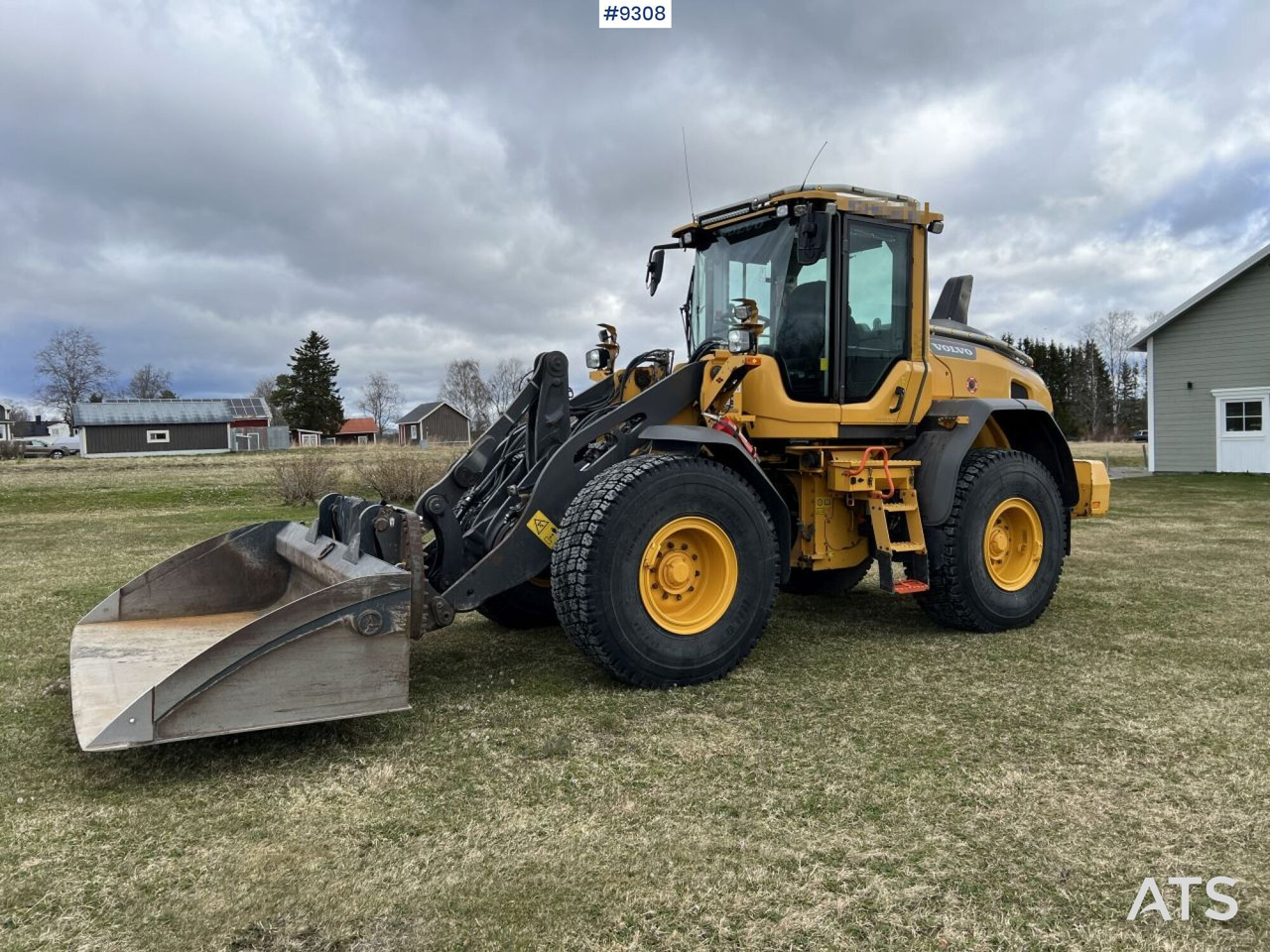 Volvo L60 H Wheel loader with grading bucket (VIDEO) - Kolový nakladač: obrázek 1 Volvo L60 H Wheel loader with grading bucket (VIDEO) - Kolový nakladač: obrázek 1