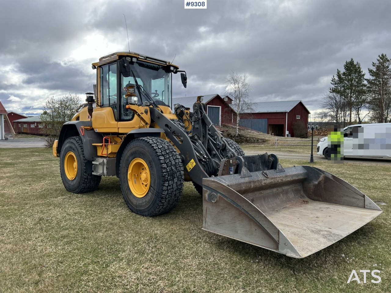 Volvo L60 H Wheel loader with grading bucket (VIDEO) - Kolový nakladač: obrázek 2 Volvo L60 H Wheel loader with grading bucket (VIDEO) - Kolový nakladač: obrázek 2