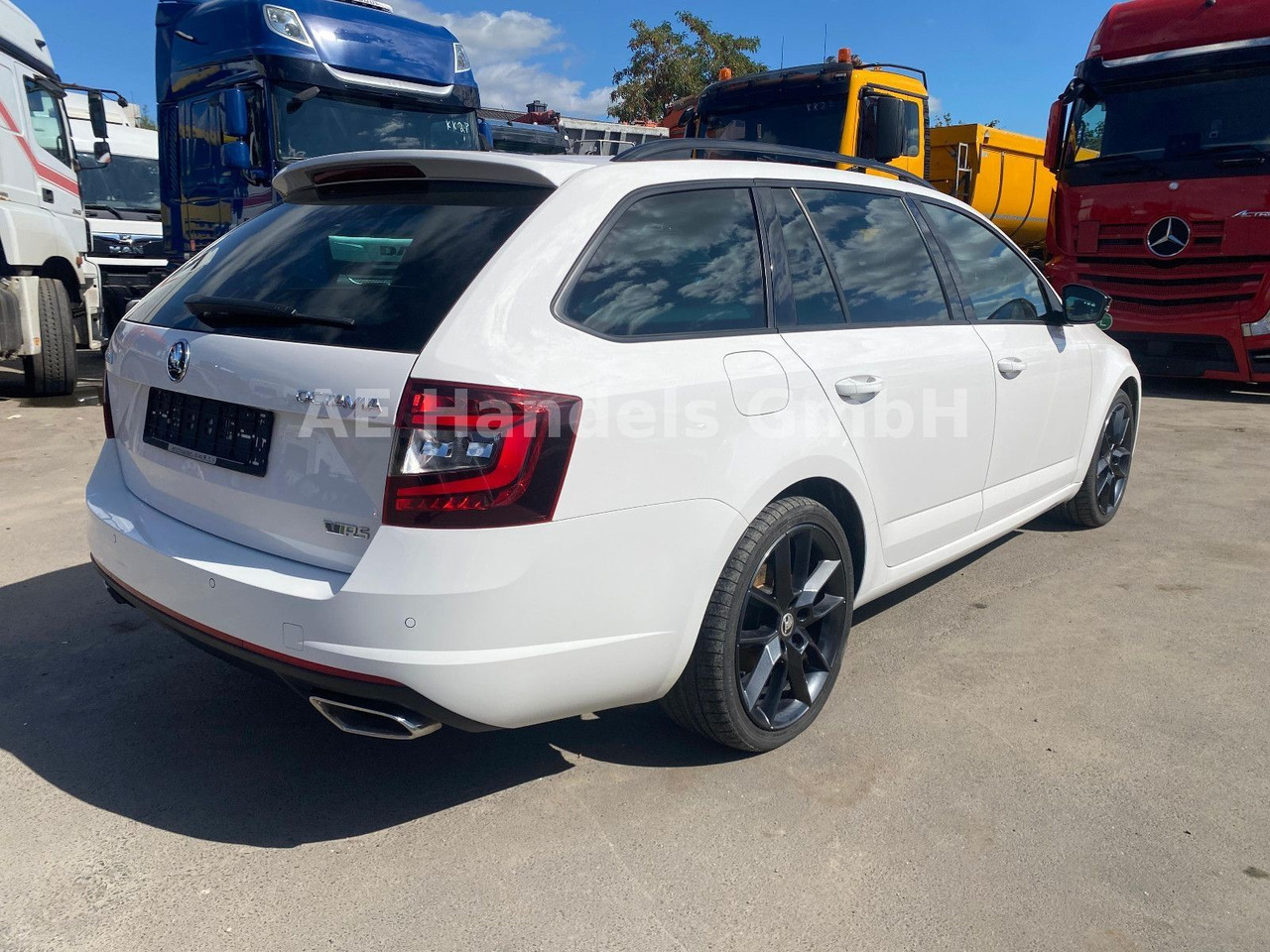 Skoda Octavia VRS Kombi 2.0 TDI *ACC/PDC/LED/1.Hand/HU - Kombi: obrázek 3 Skoda Octavia VRS Kombi 2.0 TDI *ACC/PDC/LED/1.Hand/HU - Kombi: obrázek 3