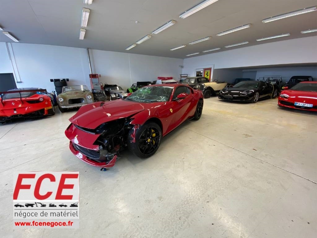Ferrari 812 SUPERFAST / ROSSO 70ANNI endommagé - Osobní auto: obrázek 1 Ferrari 812 SUPERFAST / ROSSO 70ANNI endommagé - Osobní auto: obrázek 1