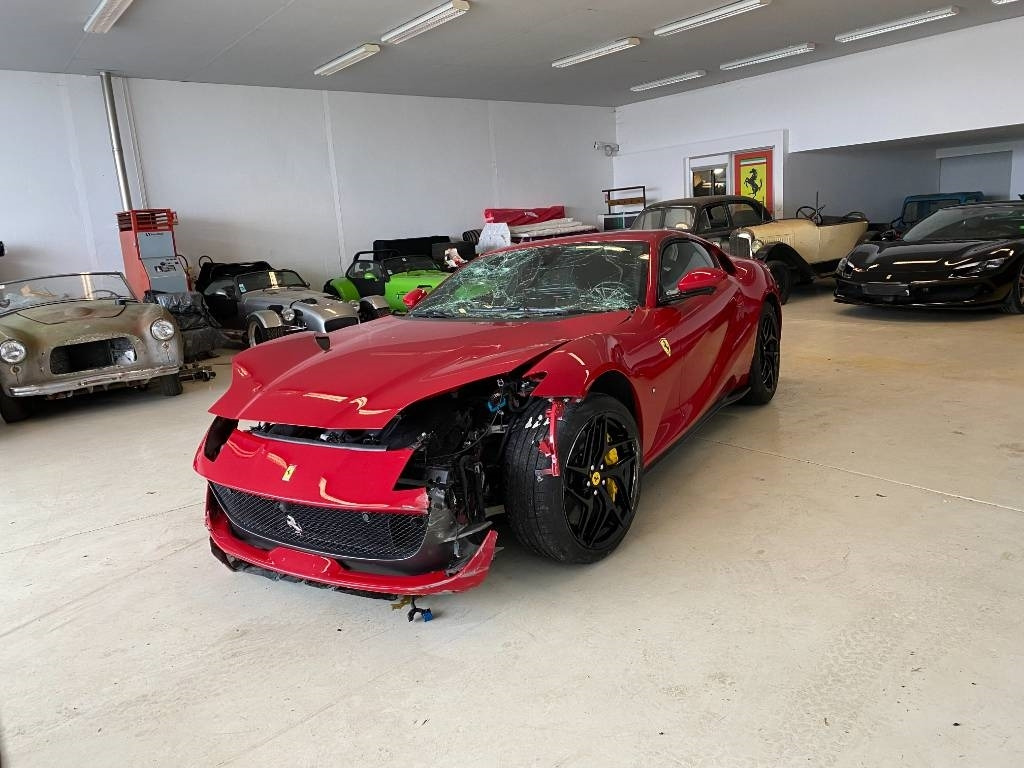 Ferrari 812 SUPERFAST / ROSSO 70ANNI endommagé - Osobní auto: obrázek 2 Ferrari 812 SUPERFAST / ROSSO 70ANNI endommagé - Osobní auto: obrázek 2