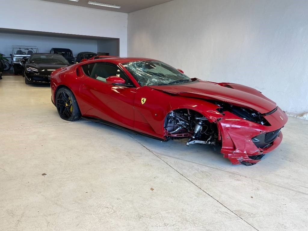 Ferrari 812 SUPERFAST / ROSSO 70ANNI endommagé - Osobní auto: obrázek 4 Ferrari 812 SUPERFAST / ROSSO 70ANNI endommagé - Osobní auto: obrázek 4