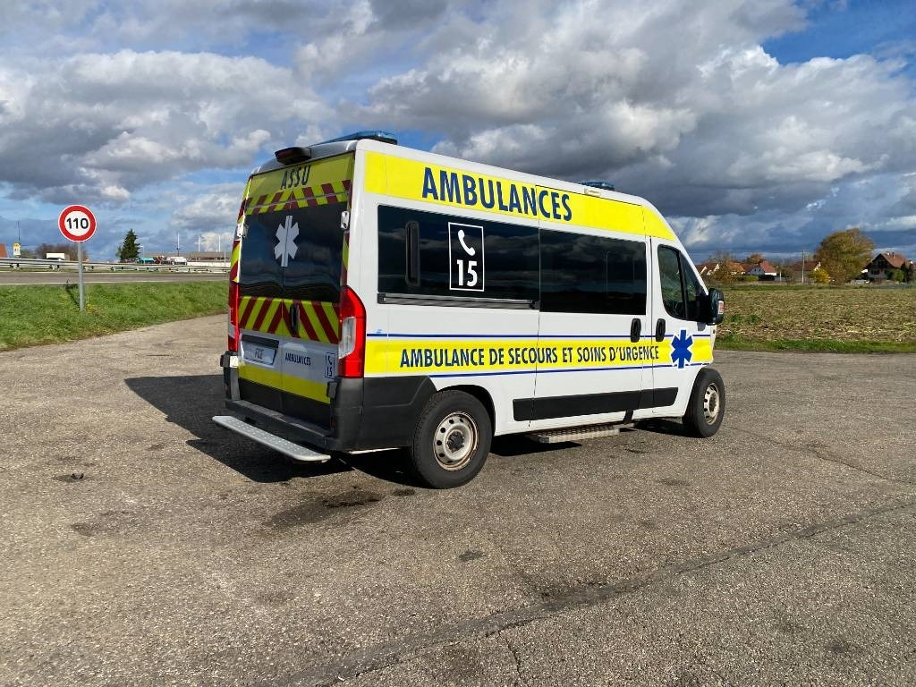 Fiat LES DAUPHINS/DUCATO TORINO 2.3M-Jet 160 endommagée - Dodávka skřín: obrázek 4 Fiat LES DAUPHINS/DUCATO TORINO 2.3M-Jet 160 endommagée - Dodávka skřín: obrázek 4