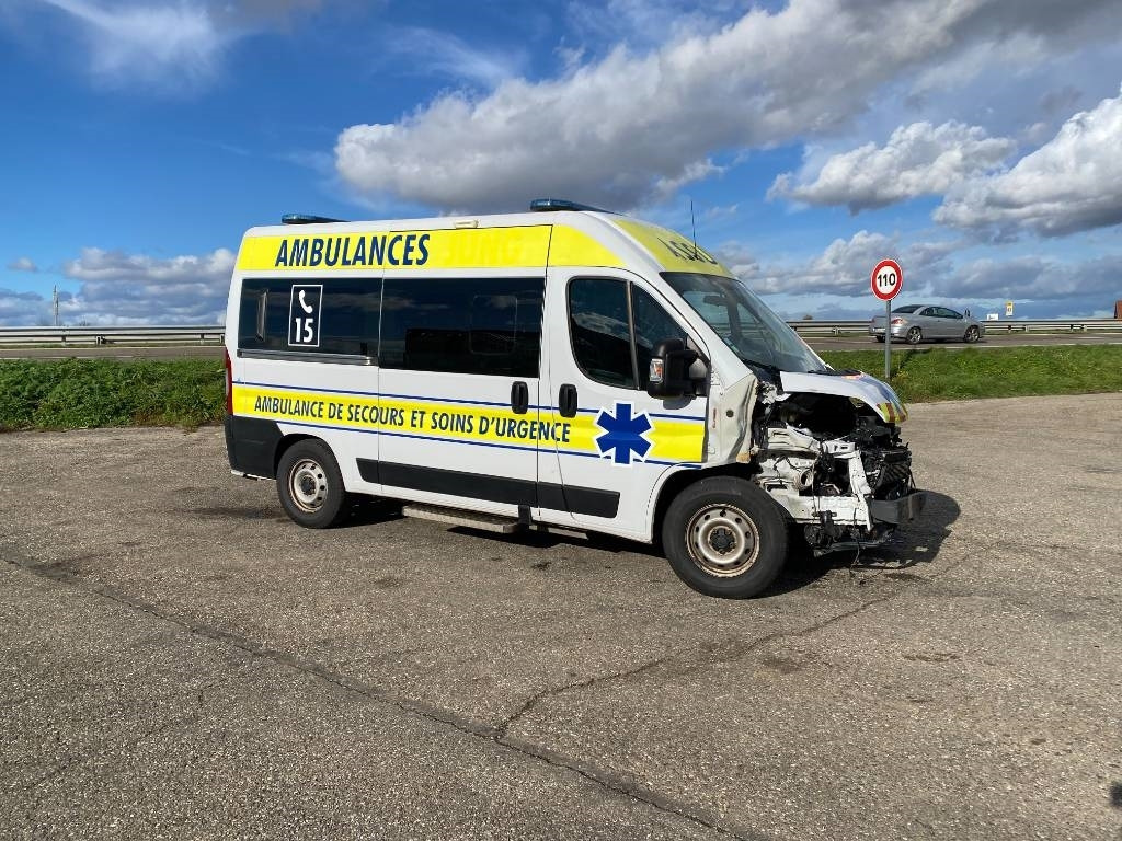 Fiat LES DAUPHINS/DUCATO TORINO 2.3M-Jet 160 endommagée - Dodávka skřín: obrázek 3 Fiat LES DAUPHINS/DUCATO TORINO 2.3M-Jet 160 endommagée - Dodávka skřín: obrázek 3