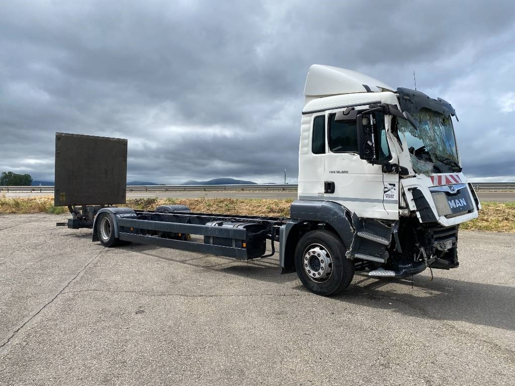 MAN TGS 18.320 *VENDU SANS MOTEUR NI BOITE DE VITESSE* - Podvozek s kabinou: obrázek 3 MAN TGS 18.320 *VENDU SANS MOTEUR NI BOITE DE VITESSE* - Podvozek s kabinou: obrázek 3