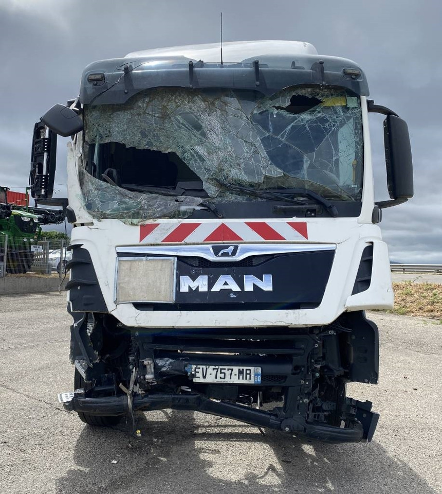 MAN TGS 18.320 *VENDU SANS MOTEUR NI BOITE DE VITESSE* - Podvozek s kabinou: obrázek 2 MAN TGS 18.320 *VENDU SANS MOTEUR NI BOITE DE VITESSE* - Podvozek s kabinou: obrázek 2