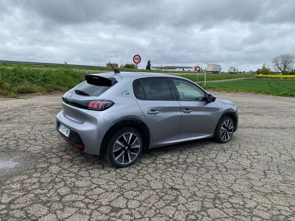 Peugeot e208 136/GT-Line Toit Panoramique 1er Main - Osobní auto: obrázek 4 Peugeot e208 136/GT-Line Toit Panoramique 1er Main - Osobní auto: obrázek 4