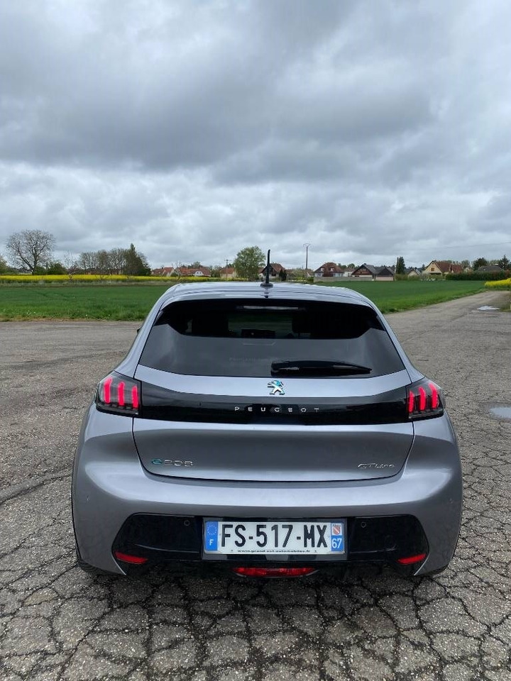 Peugeot e208 136/GT-Line Toit Panoramique 1er Main - Osobní auto: obrázek 5 Peugeot e208 136/GT-Line Toit Panoramique 1er Main - Osobní auto: obrázek 5