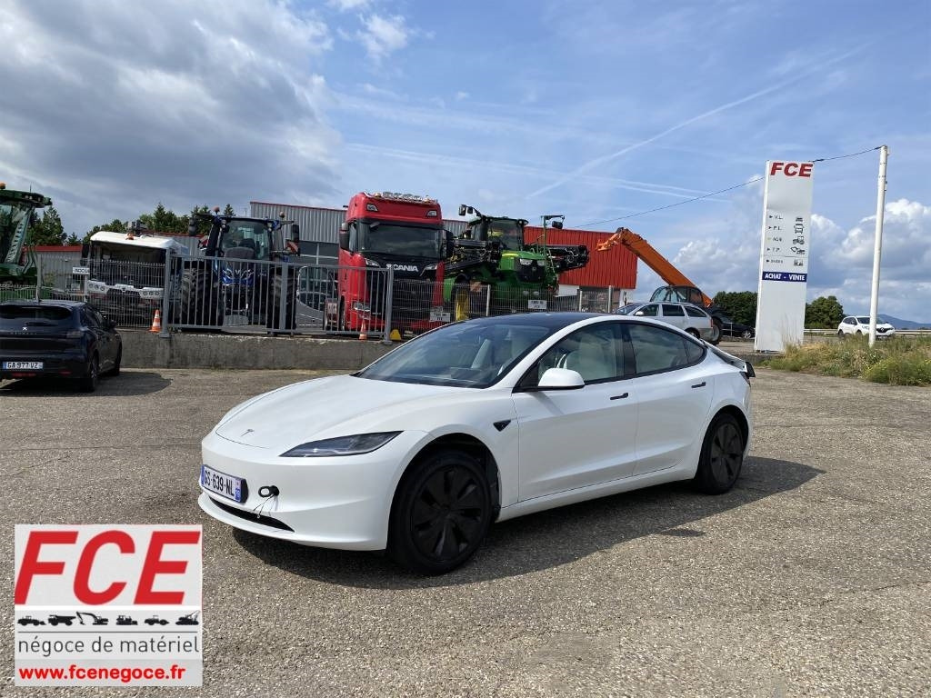 Tesla MODEL 3 5YJ3 Carte Grise Française endommagée - Osobní auto: obrázek 1 Tesla MODEL 3 5YJ3 Carte Grise Française endommagée - Osobní auto: obrázek 1