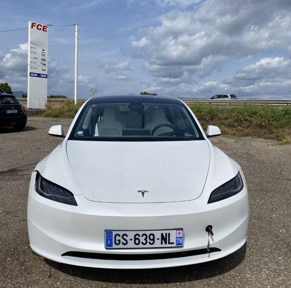 Tesla MODEL 3 5YJ3 Carte Grise Française endommagée - Osobní auto: obrázek 2 Tesla MODEL 3 5YJ3 Carte Grise Française endommagée - Osobní auto: obrázek 2