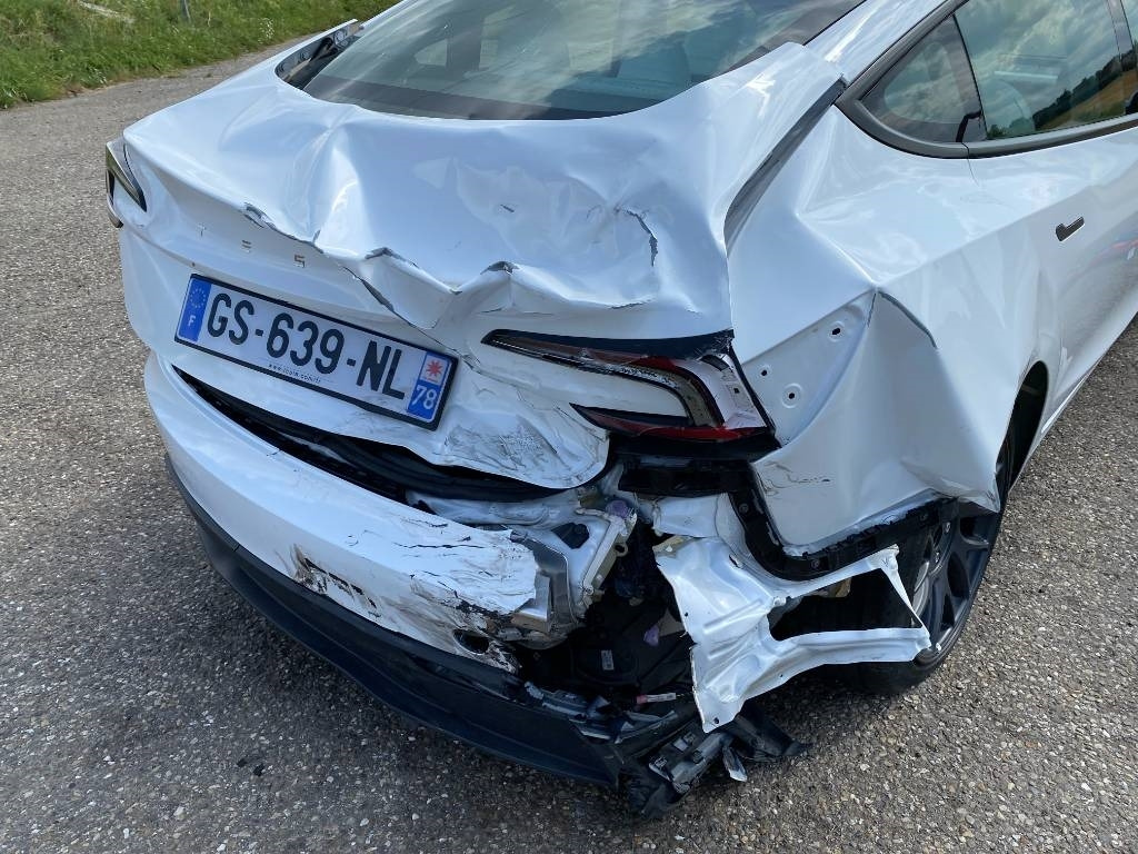 Osobní auto Tesla MODEL 3 5YJ3 Carte Grise Française endommagée: obrázek 9