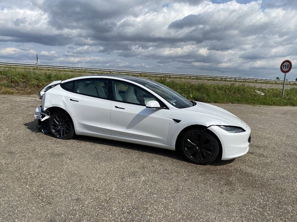 Tesla MODEL 3 5YJ3 Carte Grise Française endommagée - Osobní auto: obrázek 3 Tesla MODEL 3 5YJ3 Carte Grise Française endommagée - Osobní auto: obrázek 3