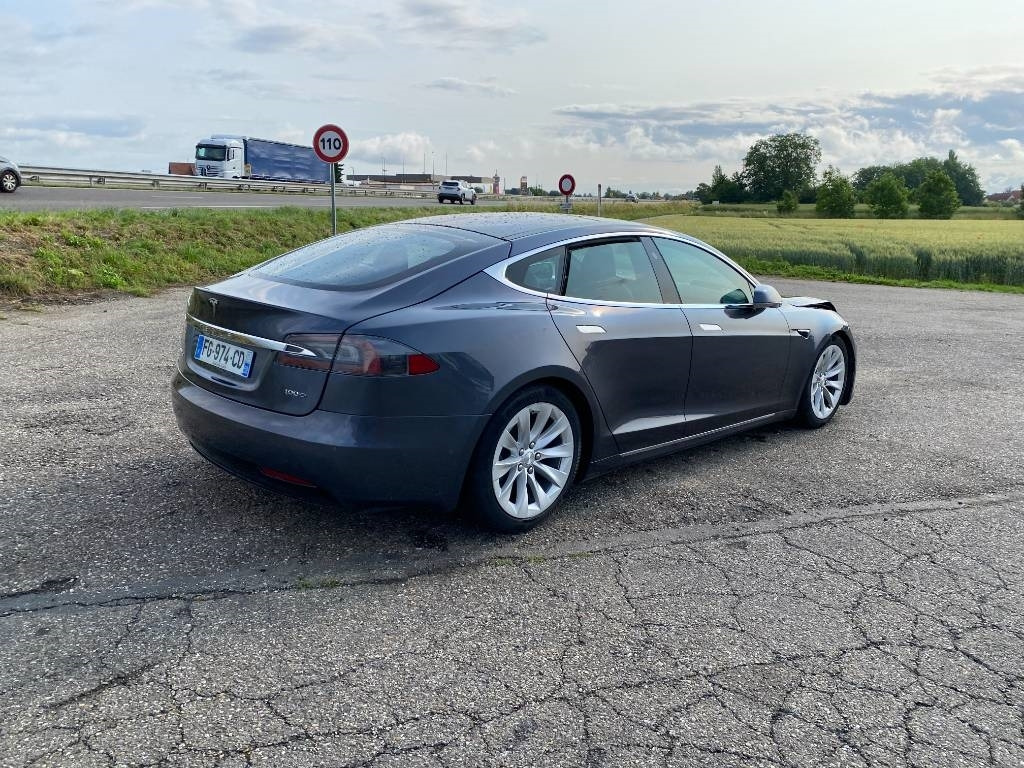 Tesla MODEL S 100D Carte Grise Française endommagée - Osobní auto: obrázek 4 Tesla MODEL S 100D Carte Grise Française endommagée - Osobní auto: obrázek 4
