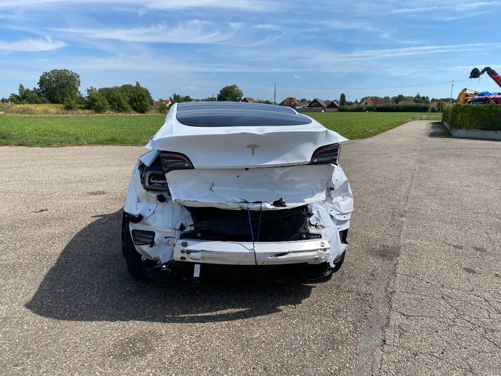 Tesla Model Y RWD / Origine Française endommagée - Osobní auto: obrázek 5 Tesla Model Y RWD / Origine Française endommagée - Osobní auto: obrázek 5