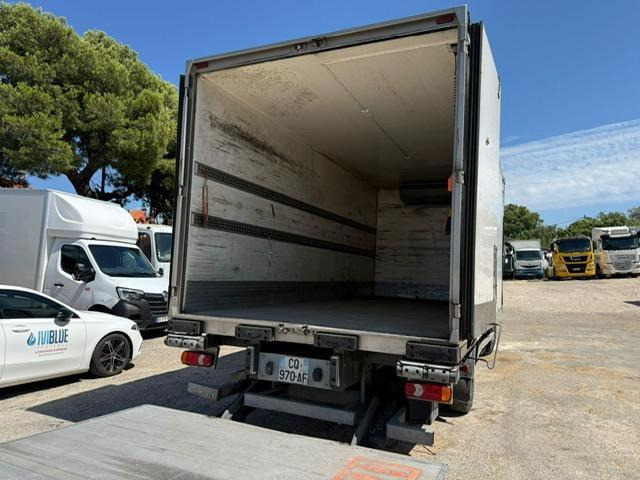 Iveco 120E22 CAISSE FRIGO HAYON - Chladírenský nákladní automobil: obrázek 2 Iveco 120E22 CAISSE FRIGO HAYON - Chladírenský nákladní automobil: obrázek 2