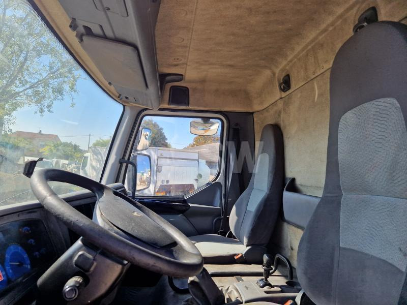 Interior photo 1: Skříňový nákladní auto Renault DCI 220