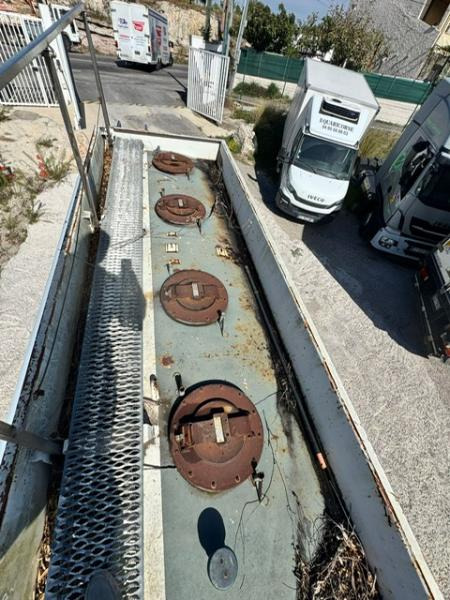 Renault MIDLUM 210 CITERNE MERCERON 11000 L 4 COMPARTIMENTS - Cisternové vozidlo: obrázek 4 Renault MIDLUM 210 CITERNE MERCERON 11000 L 4 COMPARTIMENTS - Cisternové vozidlo: obrázek 4
