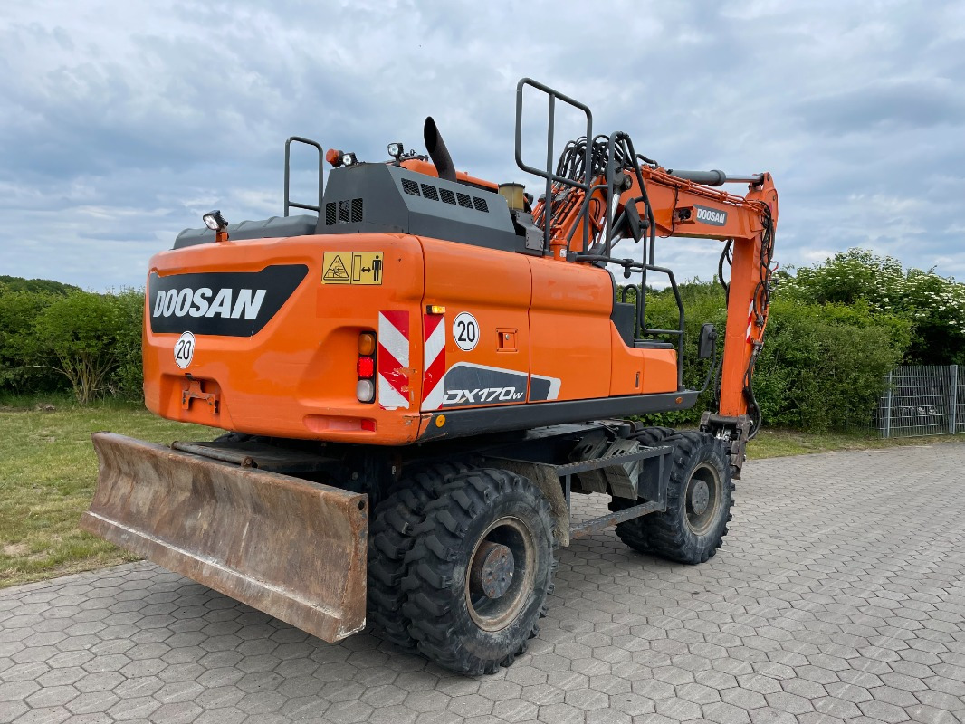 Doosan DX170W-5 - Autojeřáb: obrázek 2 Doosan DX170W-5 - Autojeřáb: obrázek 2