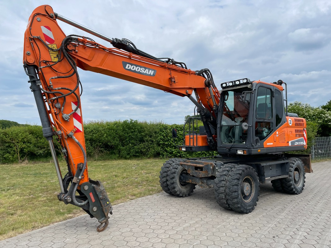 Doosan DX170W-5 - Autojeřáb: obrázek 1 Doosan DX170W-5 - Autojeřáb: obrázek 1