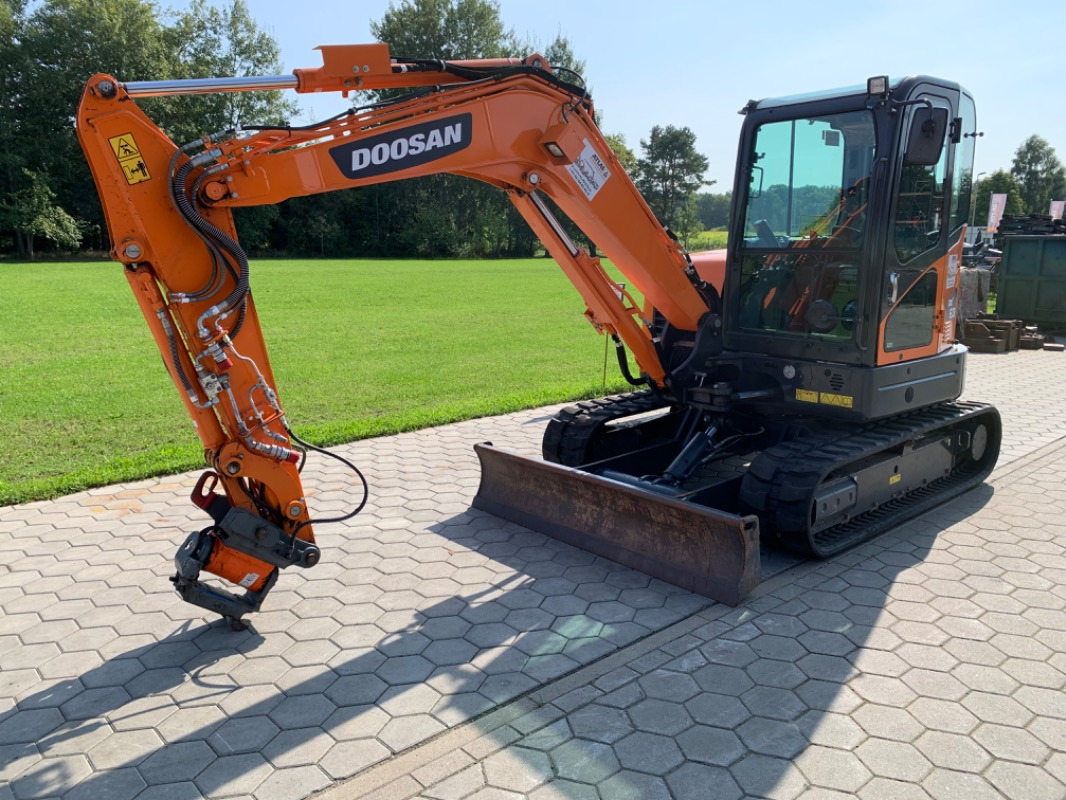 Doosan DX63-3 - Mini rýpadlo: obrázek 1 Doosan DX63-3 - Mini rýpadlo: obrázek 1