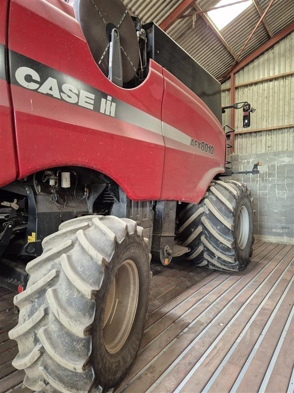 Case IH Axial-Flow 8010 MacDon skærebord - Sklízecí mlátička: obrázek 2 Case IH Axial-Flow 8010 MacDon skærebord - Sklízecí mlátička: obrázek 2
