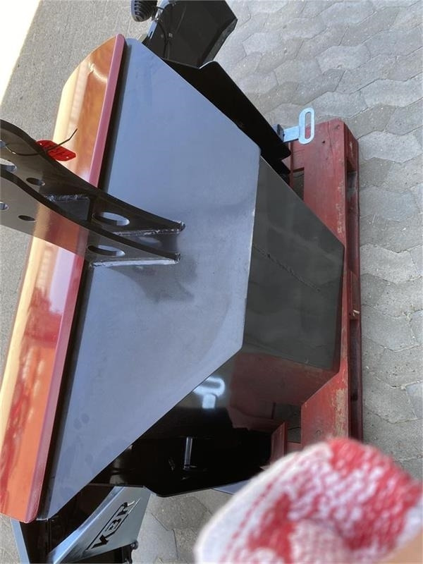Case IH Frontvægtklods 1000 kg med side bumper - Protizávaží: obrázek 3 Case IH Frontvægtklods 1000 kg med side bumper - Protizávaží: obrázek 3