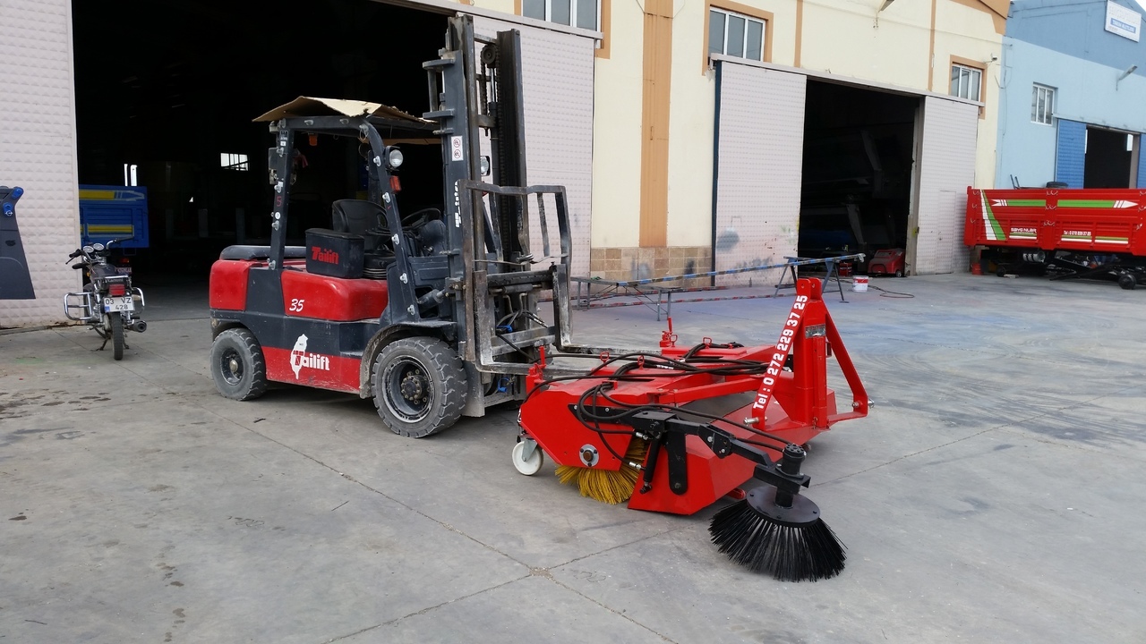 SAYGINLAR FORKLIFT MOUNTED ROAD SWEEPER - Zametač pro Vysokozdvižný vozík: obrázek 1 SAYGINLAR FORKLIFT MOUNTED ROAD SWEEPER - Zametač pro Vysokozdvižný vozík: obrázek 1