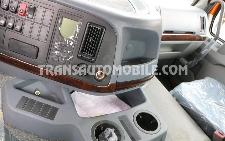Sinotruk HOWO 6X6 ALL-WHEEL DRIVE - Tahač: obrázek 4 Sinotruk HOWO 6X6 ALL-WHEEL DRIVE - Tahač: obrázek 4