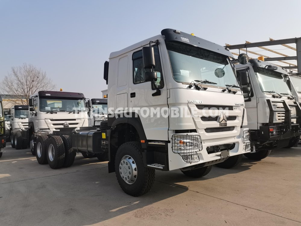Sinotruk HOWO 6X6 ALL-WHEEL DRIVE - Tahač: obrázek 1 Sinotruk HOWO 6X6 ALL-WHEEL DRIVE - Tahač: obrázek 1