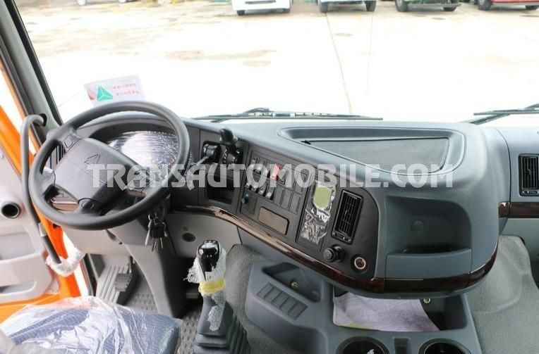 Sinotruk HOWO 6X6 ALL-WHEEL DRIVE - Tahač: obrázek 2 Sinotruk HOWO 6X6 ALL-WHEEL DRIVE - Tahač: obrázek 2
